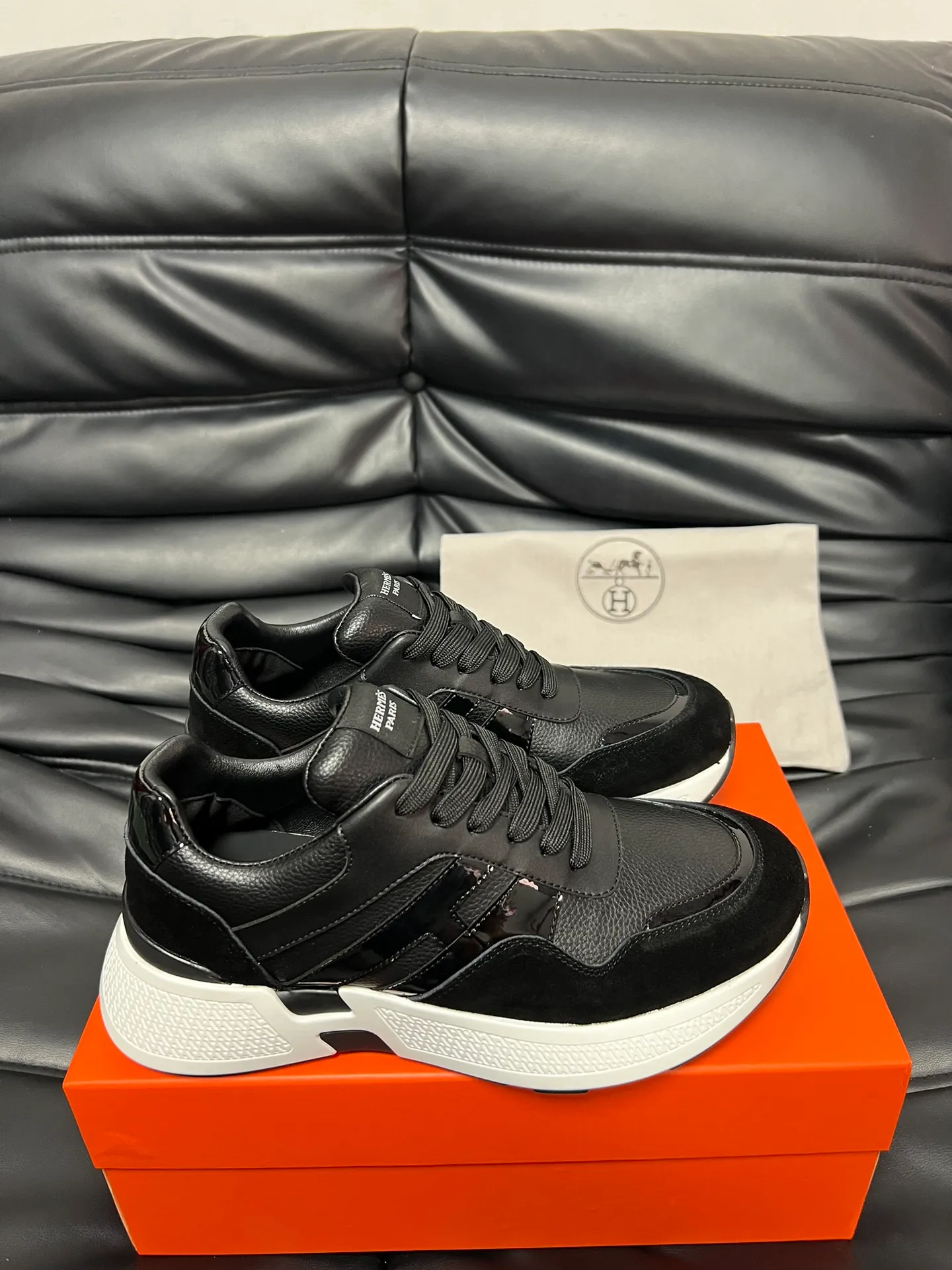 [HERMES] Hermès men's shoes 💰520💰 - High-end quality original order - Upper: 🔝 tumbled calfskin, suede calfskin, shoe body sewn with H pattern - Lining: water-dyed cowhide - Outsole: ultra-light T men's shoes 💰U foam rubber; two-color molded outsole - Super high quality control, fine workmanship: highlighted (high-end, luxury, grade) -Size : 39-44 (38, 45 can be customized)
